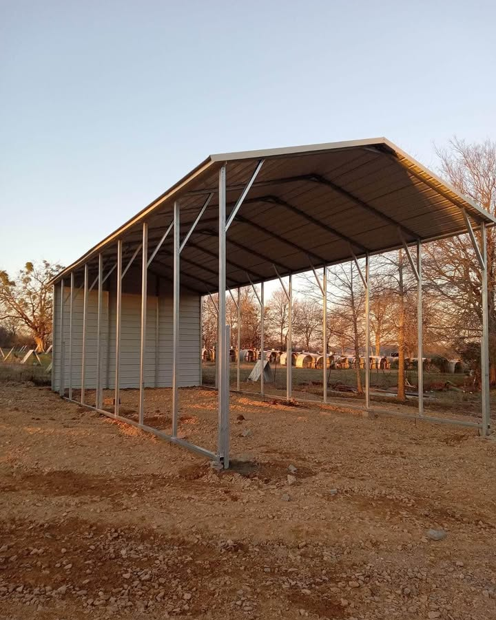 Metal building inspiration photo 39